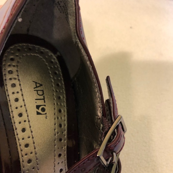 Apt. 9 burgundy heels size 6. - Picture 5 of 6